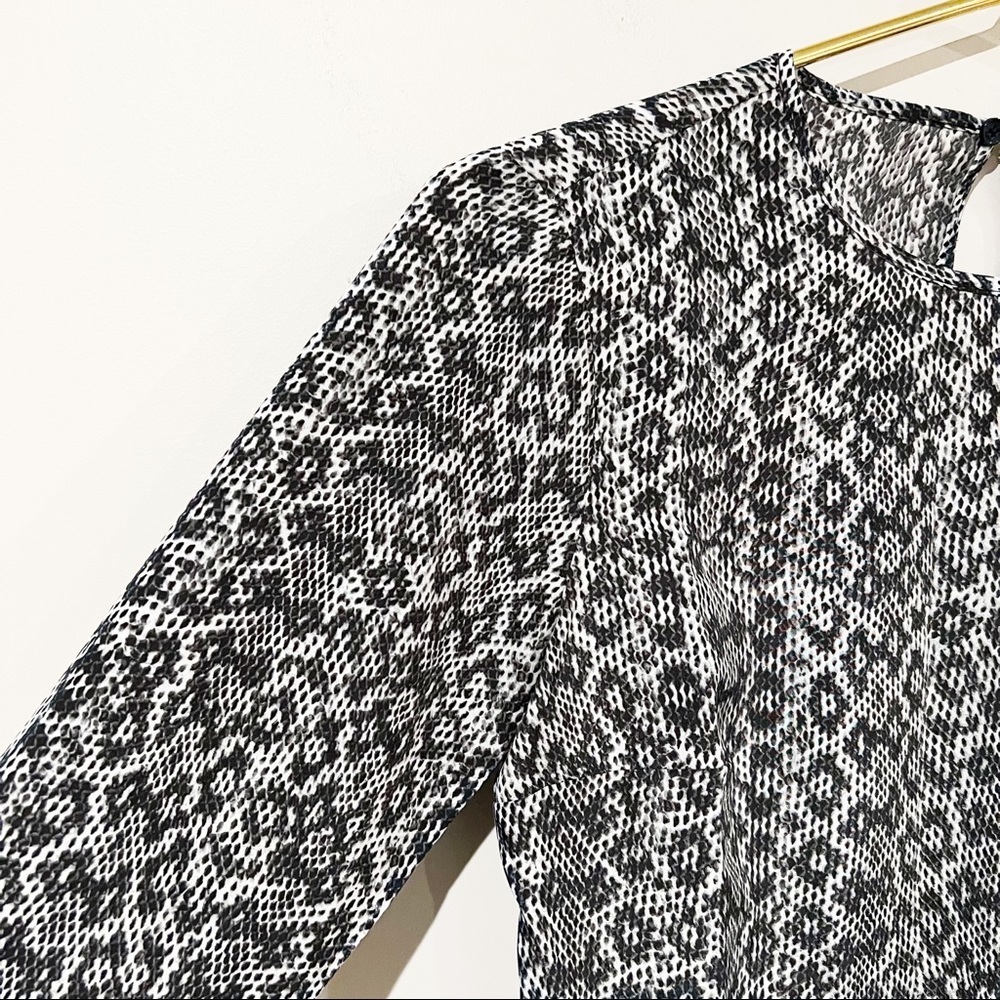 NWT Michael Kors Snakeskin Animal Geometric Print Peplum Top size P - Picture 2 of 8